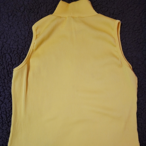 Yellow colour sleeveless turtleneck top. - Picture 2 of 3